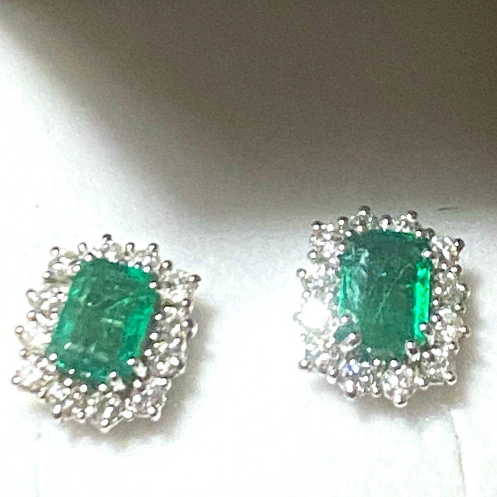 18k gold diamonds and emeralds earrings